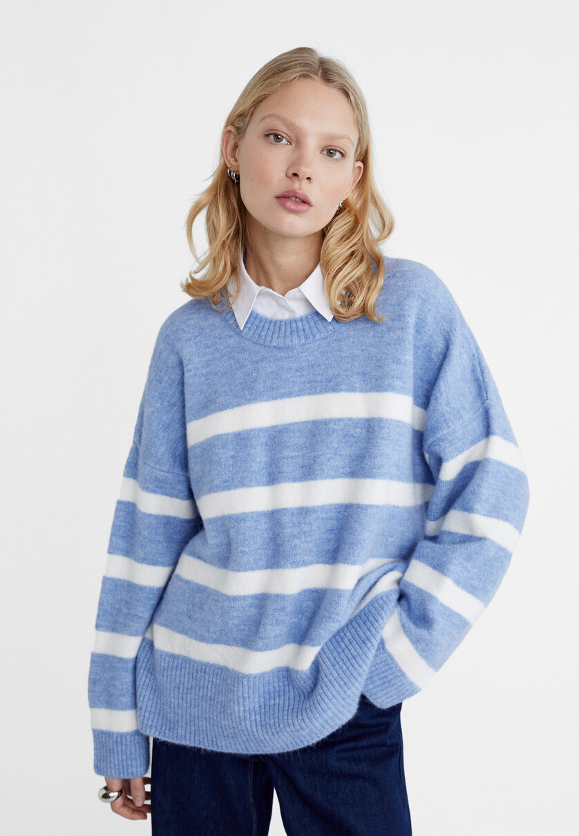 Stribet sweater i strik