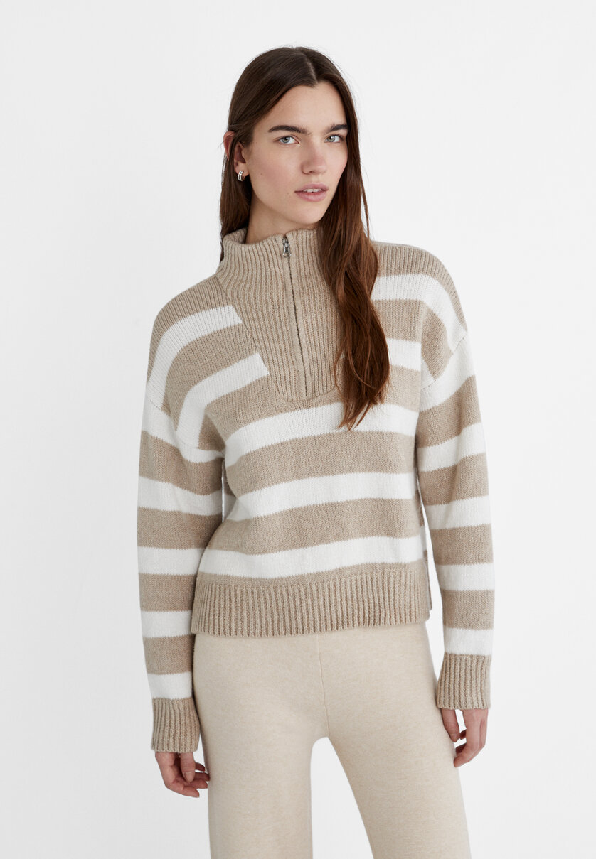 Pruhovaný pletený sveter so zipsom