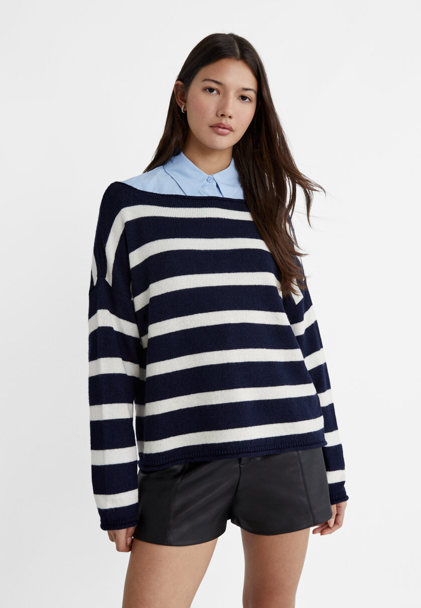 Pleteni džemper s čamac izrezom i prugama