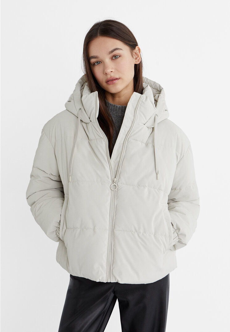 

Stradivarius Gummierte Steppjacke mit Kapuze Vanille XS