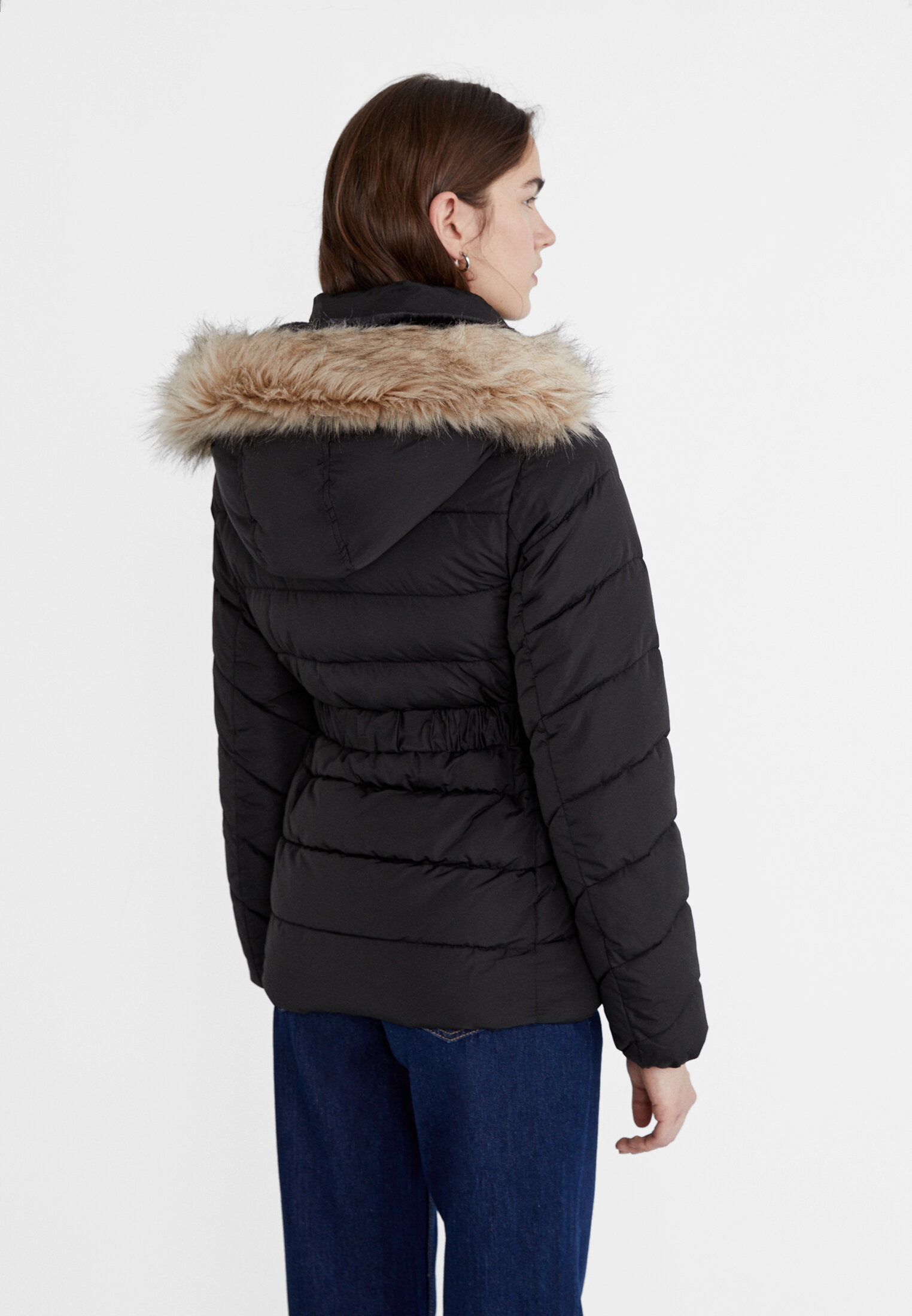 Puffer jacket with detachable hood