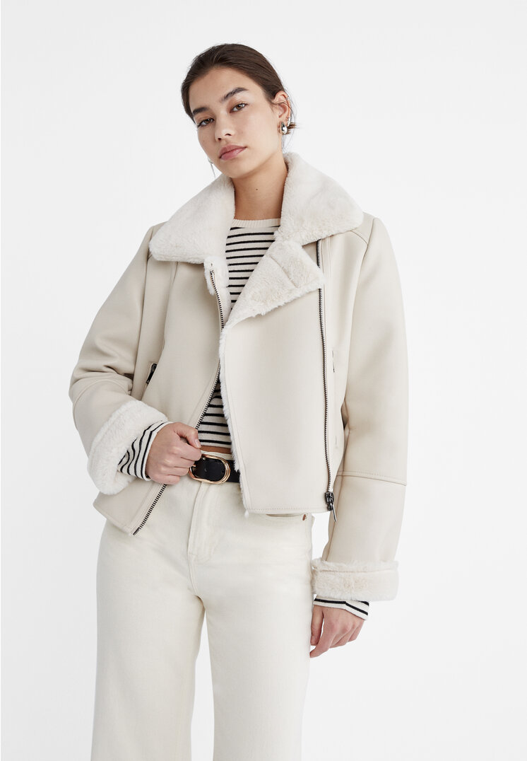 

Stradivarius Doubleface-Bikerjacke aus Kunstleder Ecru L
