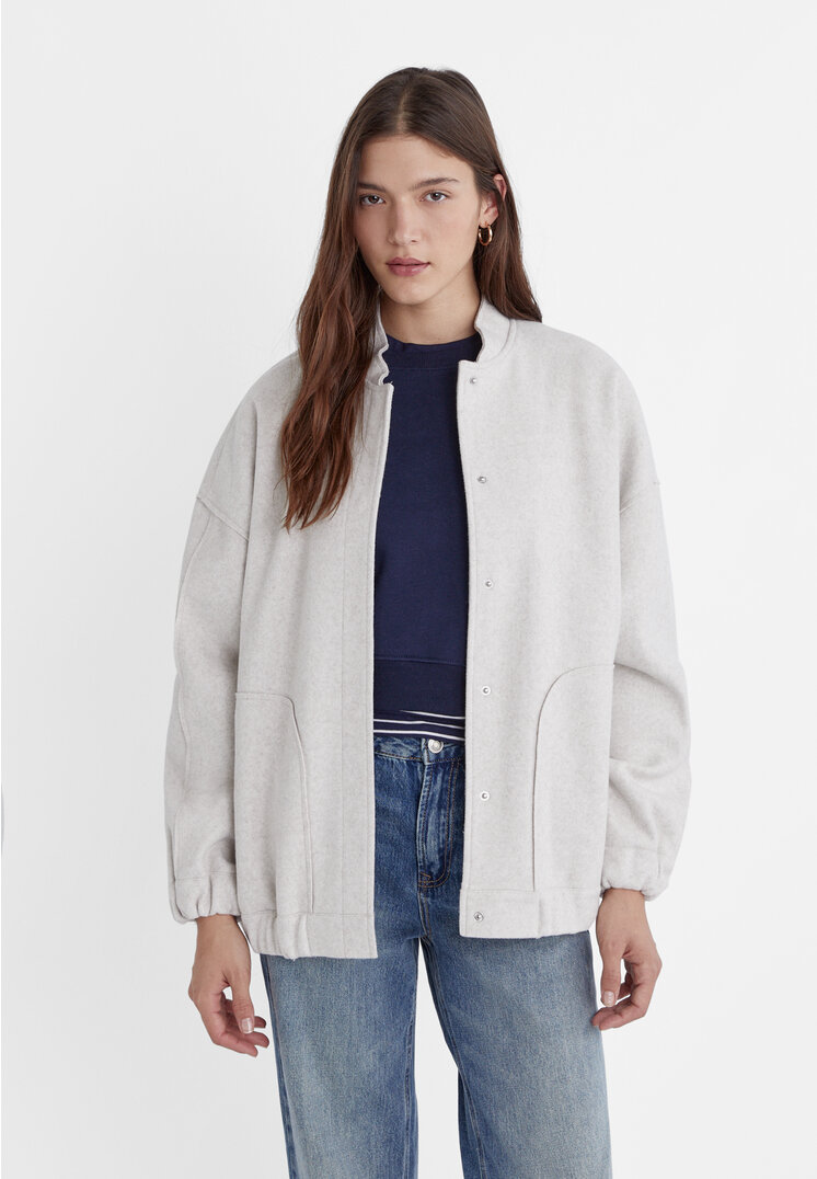 

Stradivarius Przyjemna w dotyku bomberka oversize Ecru L