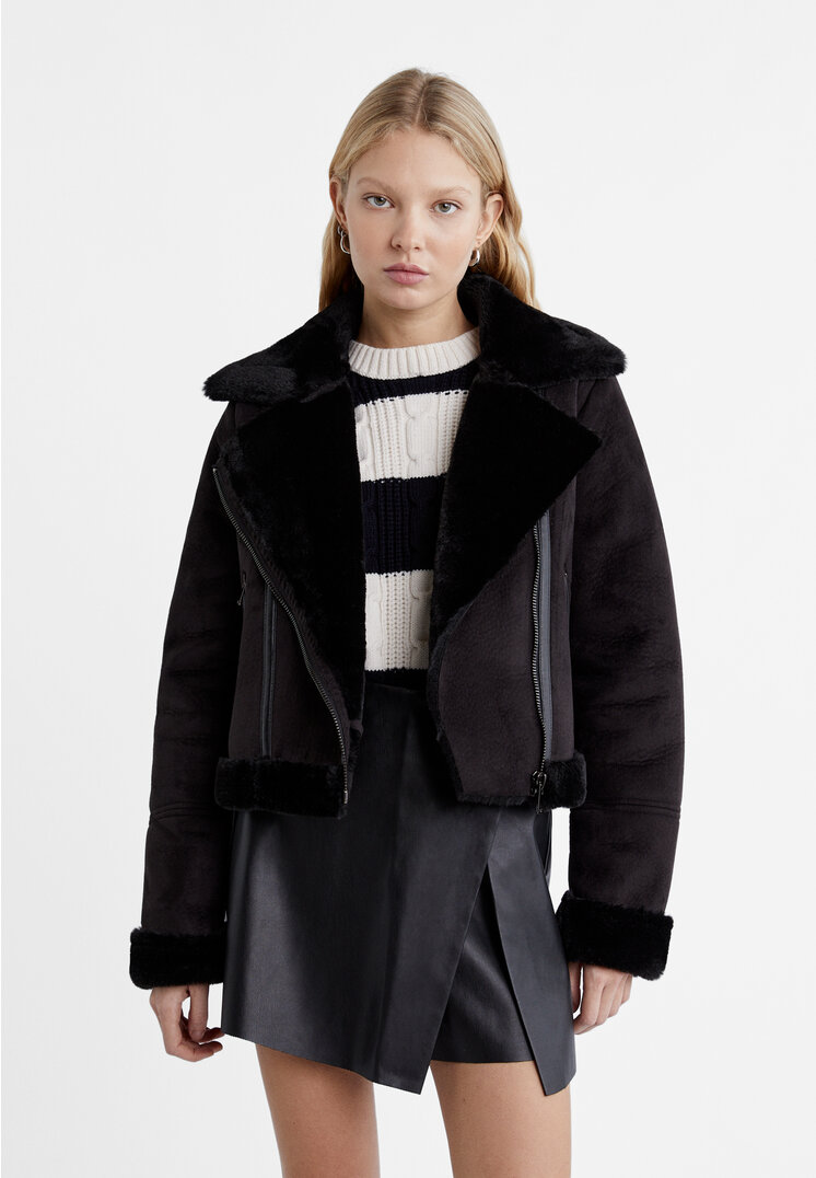 

Stradivarius Kurze Doubleface-Bikerjacke Schwarz L