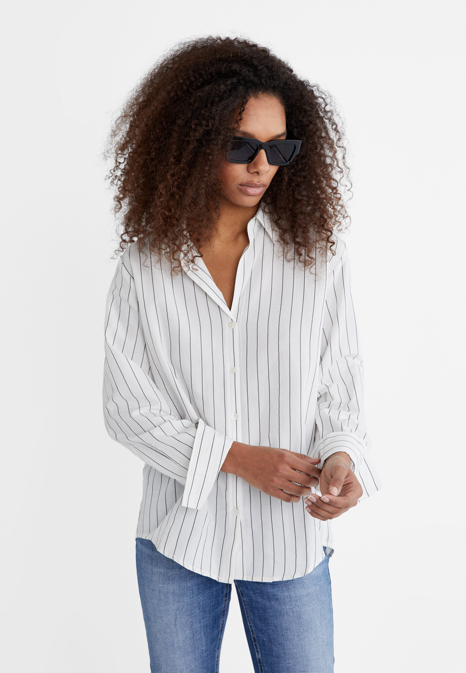 Camisa blanca mujer online stradivarius