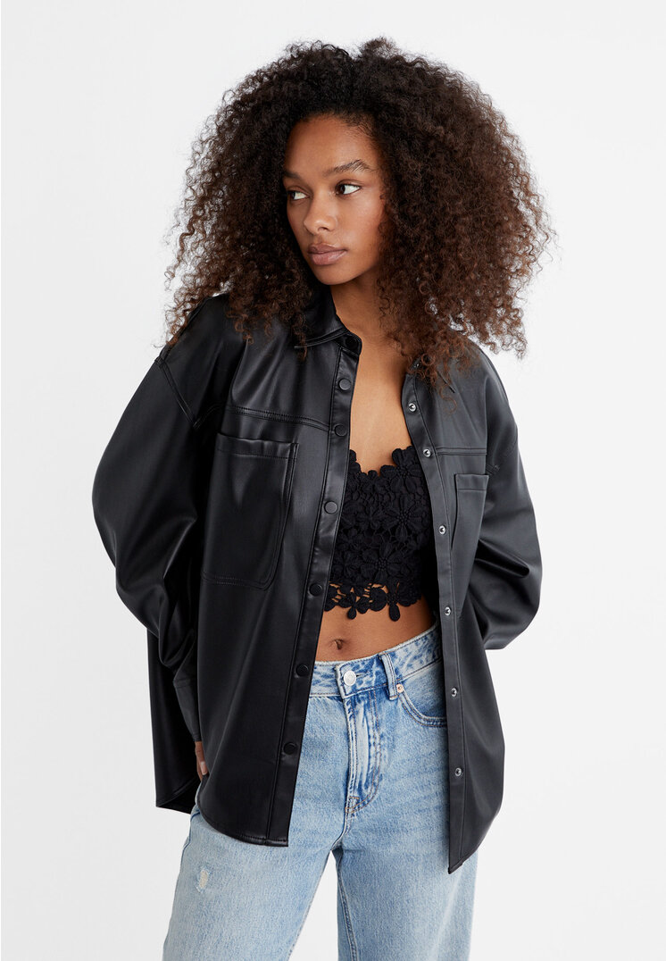 

Stradivarius Basic-Hemd aus Kunstleder Schwarz L