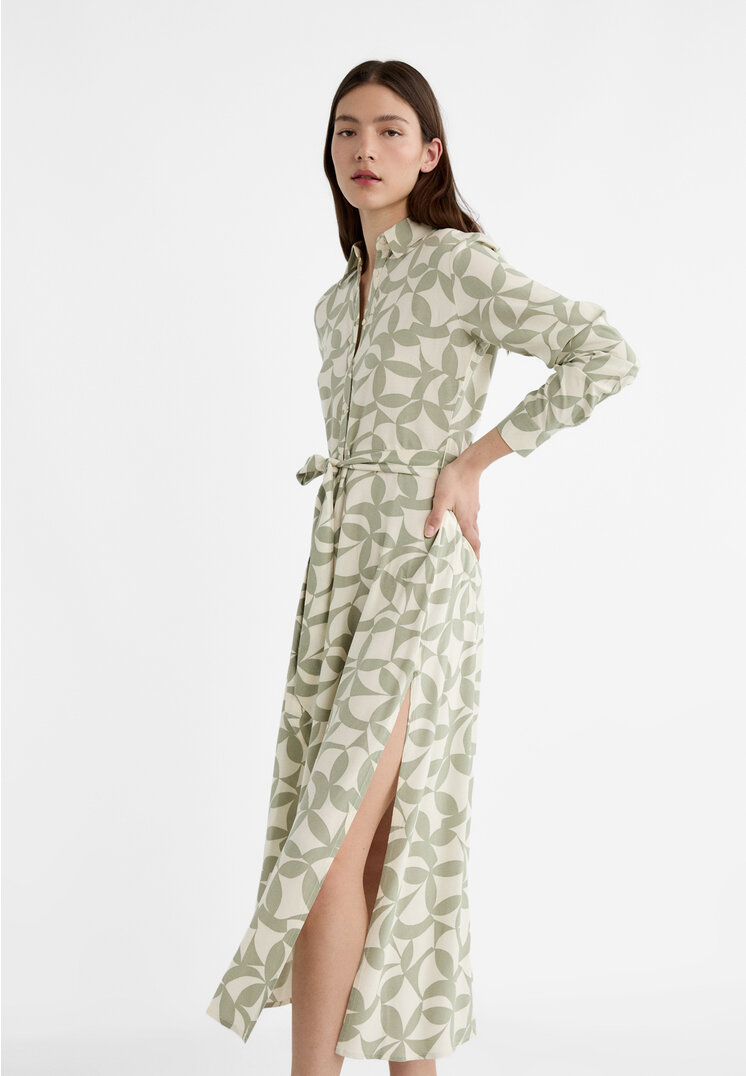 

Stradivarius Langes Hemdkleid Khaki M