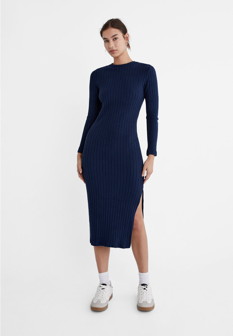 

Stradivarius Weiches Midikleid im Rippenstrick Marineblau M