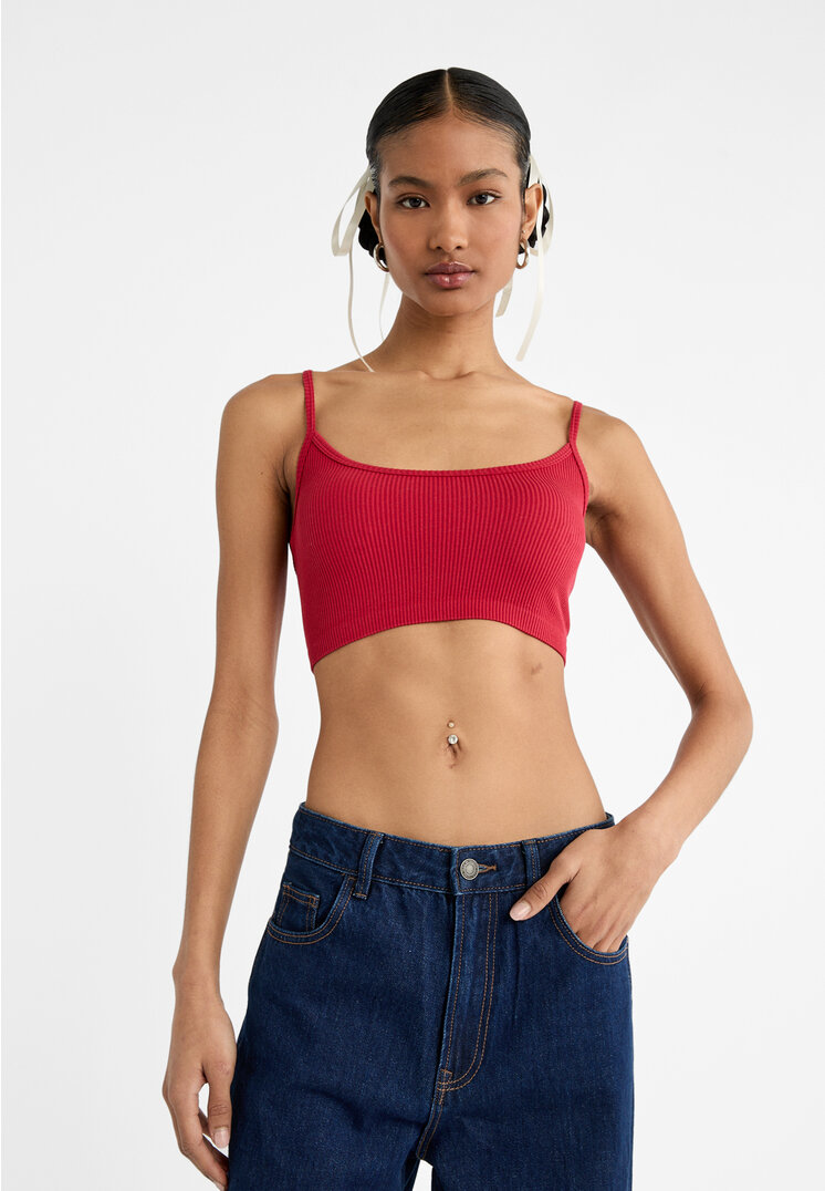

Stradivarius Top Coppped schmale Träger Dunkelrot S