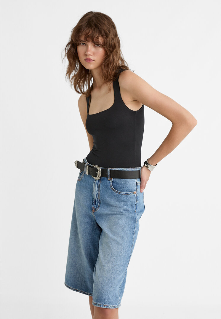 

Stradivarius Body mit Kastenausschnitt Schwarz S
