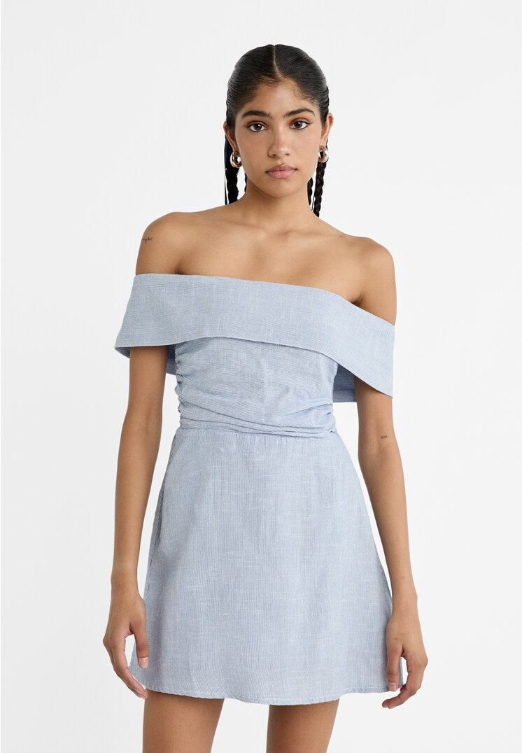 

Stradivarius Kurzes schulterfreies Streifebkleid Blau L