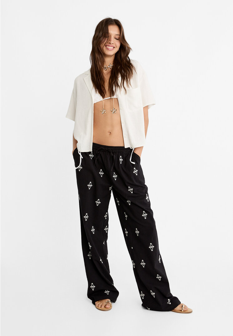 Stradivarius Hose Stickerei Stretchbund Schwarz L