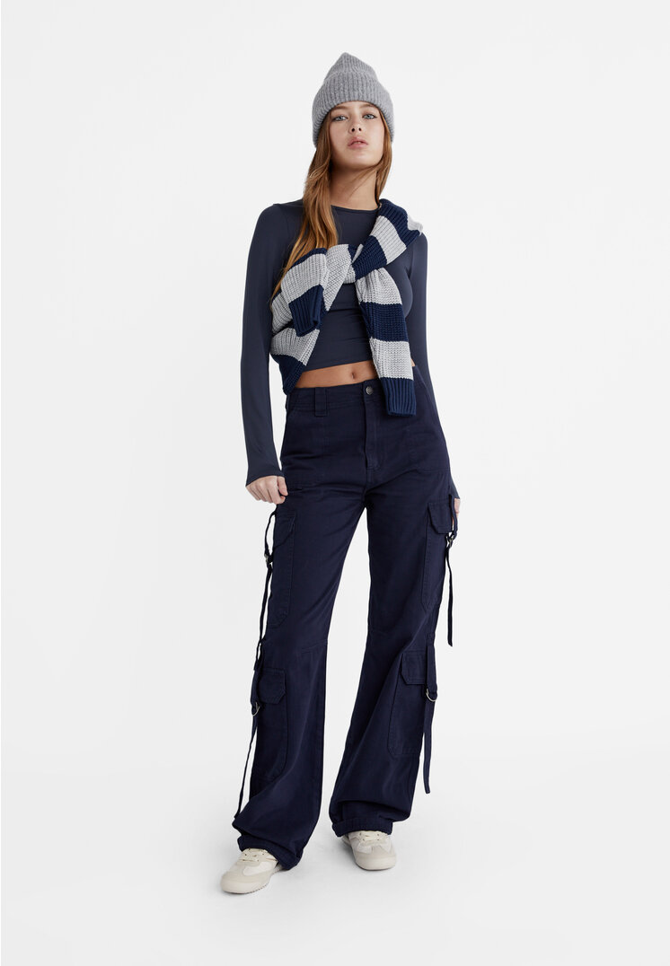

Stradivarius Cargohose mit Taschen Marineblau 42