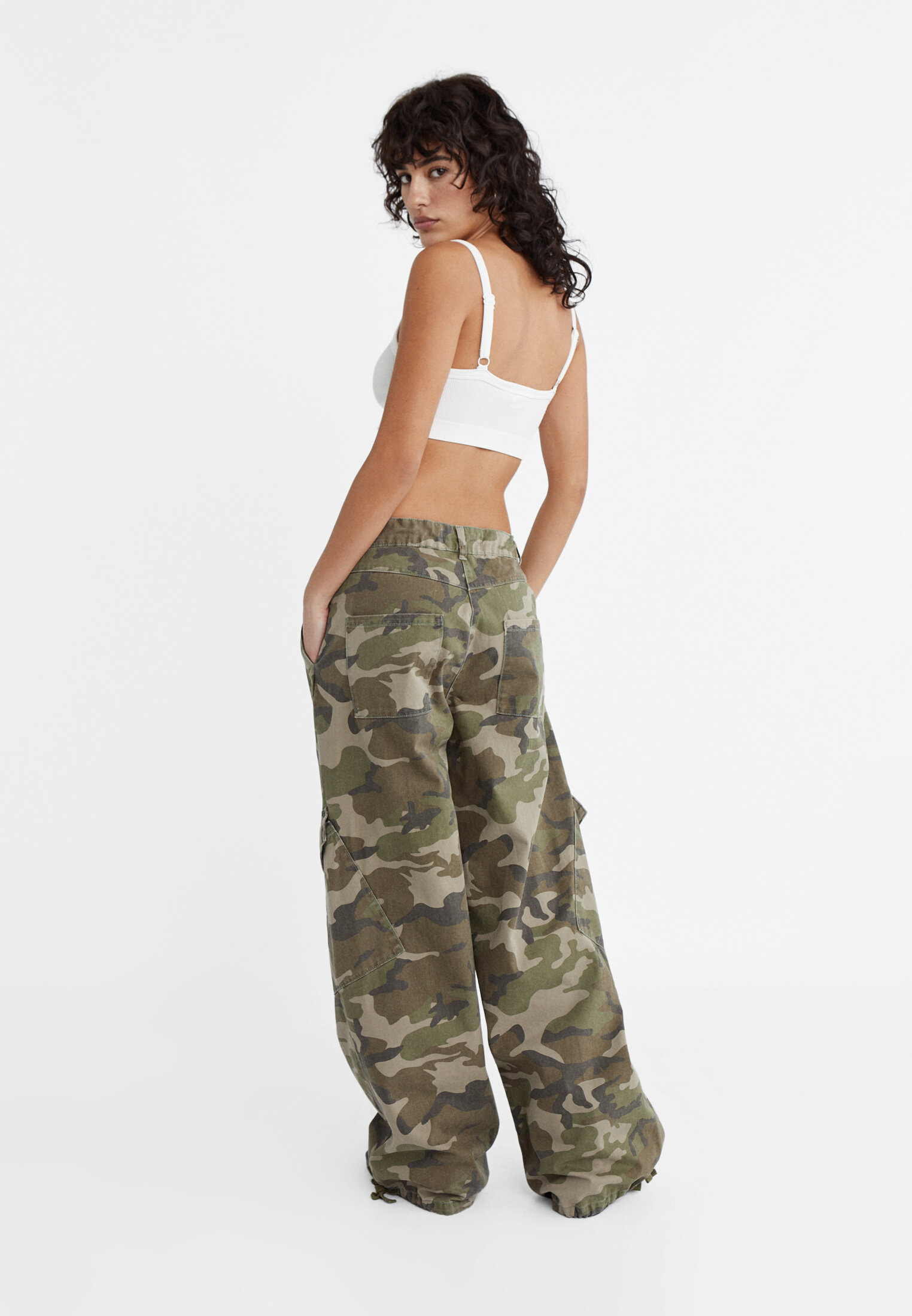 Pantalon camuflaje stradivarius new arrivals