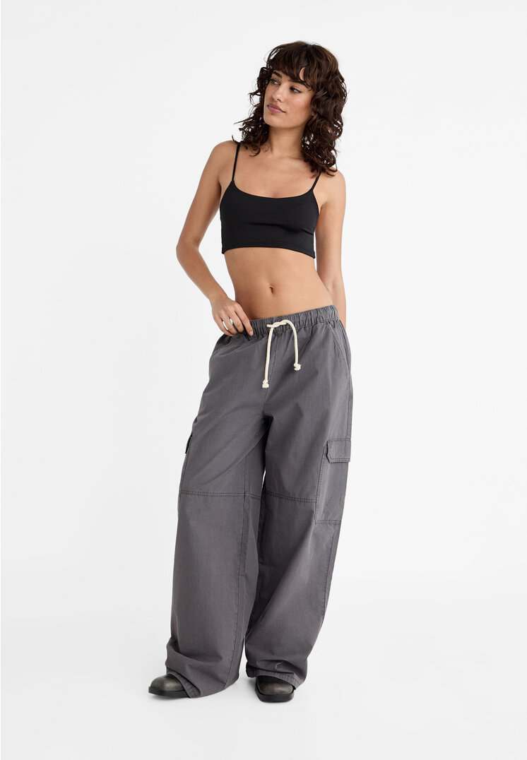 

Stradivarius Cargohose aus Popelin mirt Kordeln Grau 44