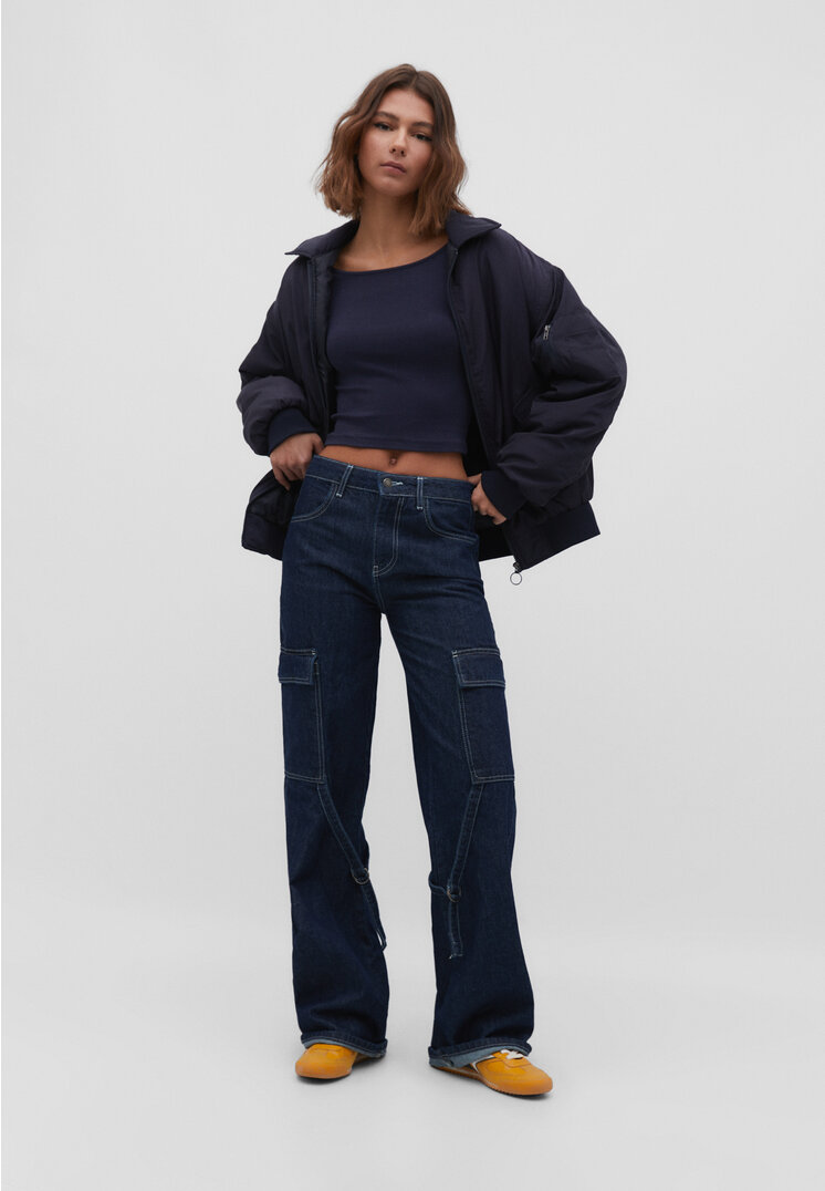 

Stradivarius Cargojeans mit Taschen und Bändern Jeansblau 34