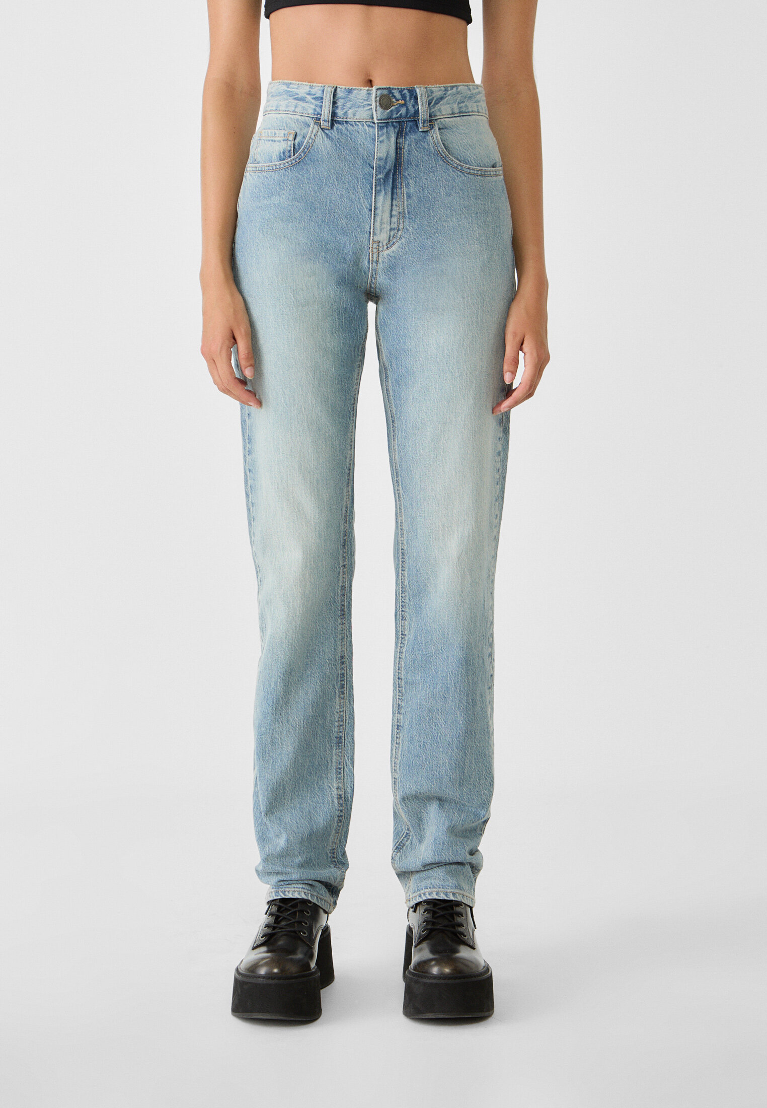 Stradivarius jeans straight on sale fit