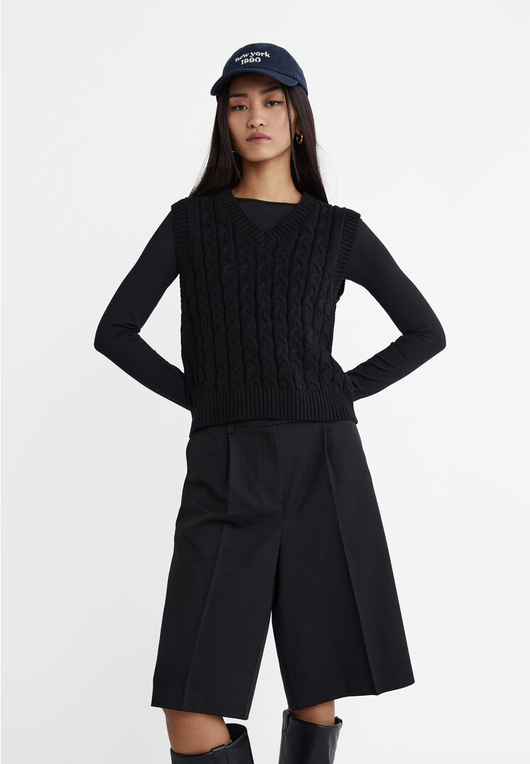 

Stradivarius Strickweste mit Zopfmuster Schwarz S