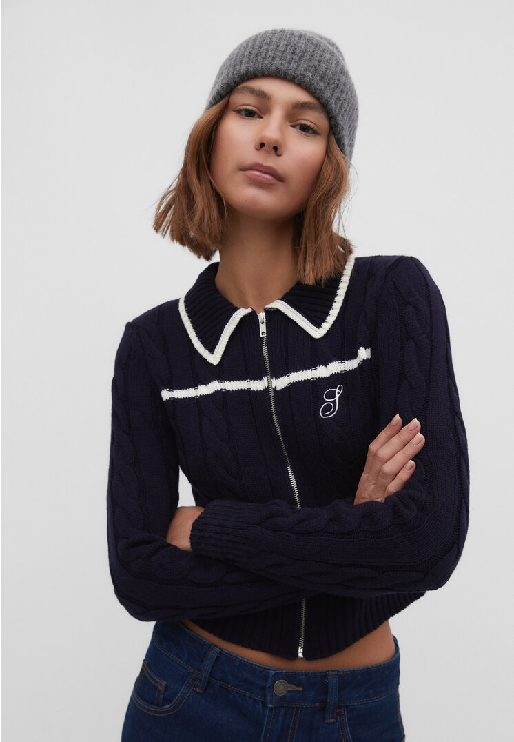 

Stradivarius Strickjacke mit Flechtmuster und Streifen Marineblau L