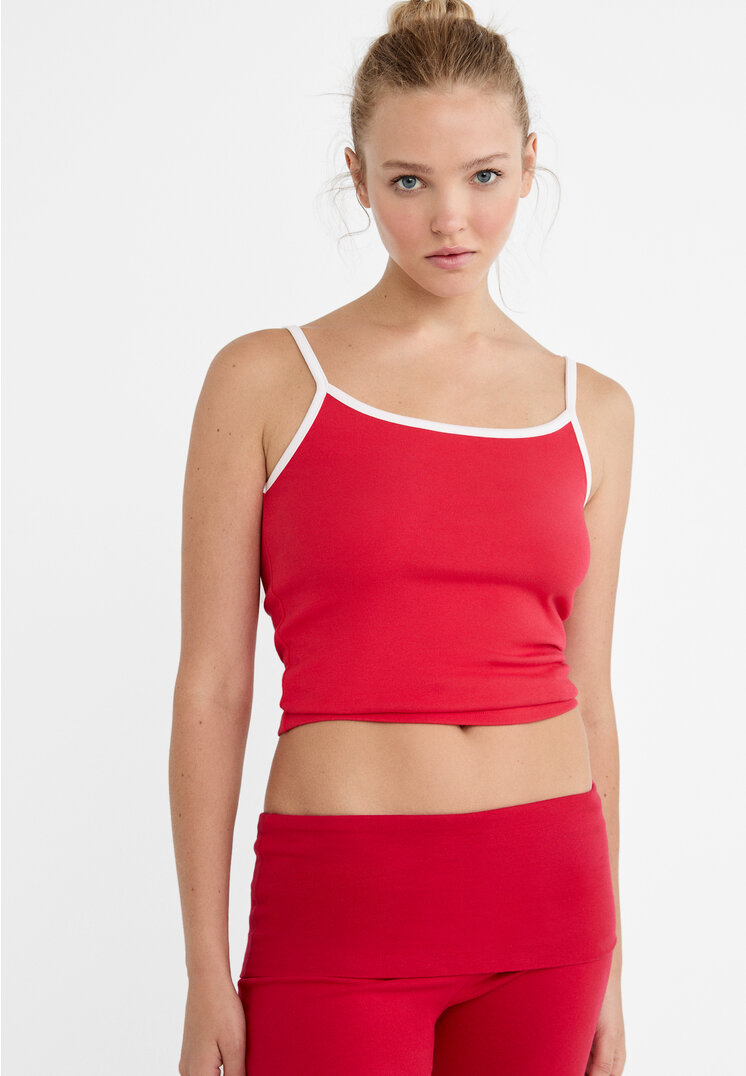

Stradivarius Shirt mit farblich abgesetzten Trägern Rot XL