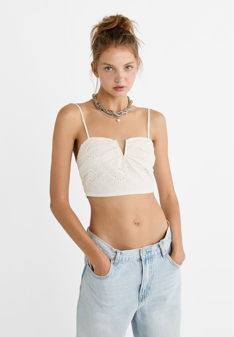 Stradivarius Top mit Stickerei und V-Ausschnitt mit Trägern Weiß M