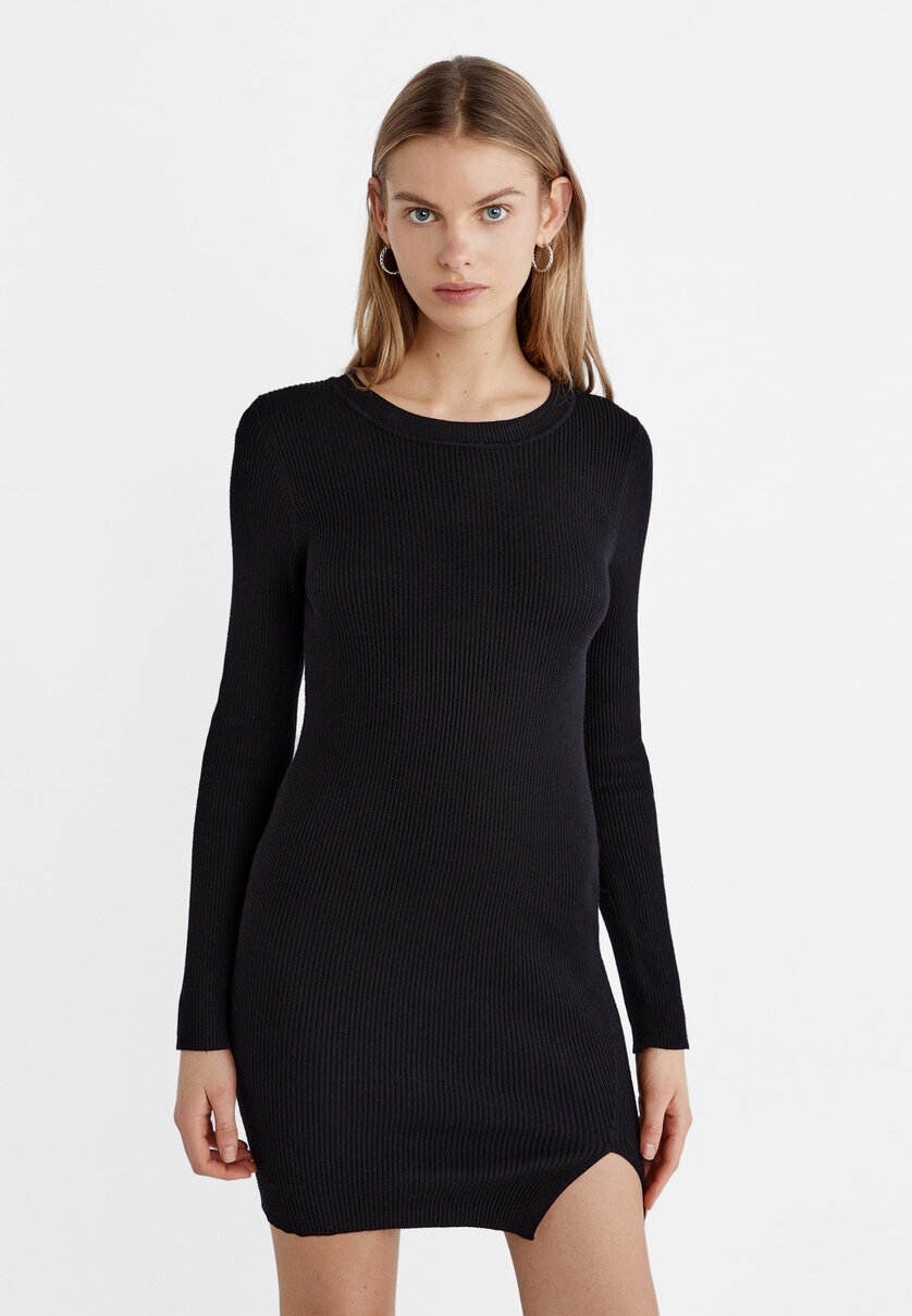 Vestido negro plumeti online stradivarius