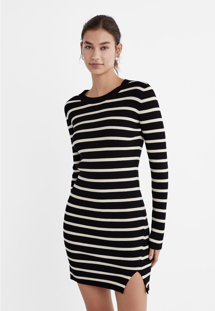 

Stradivarius Kurzes Strickkleid mit Streifen Ecru S