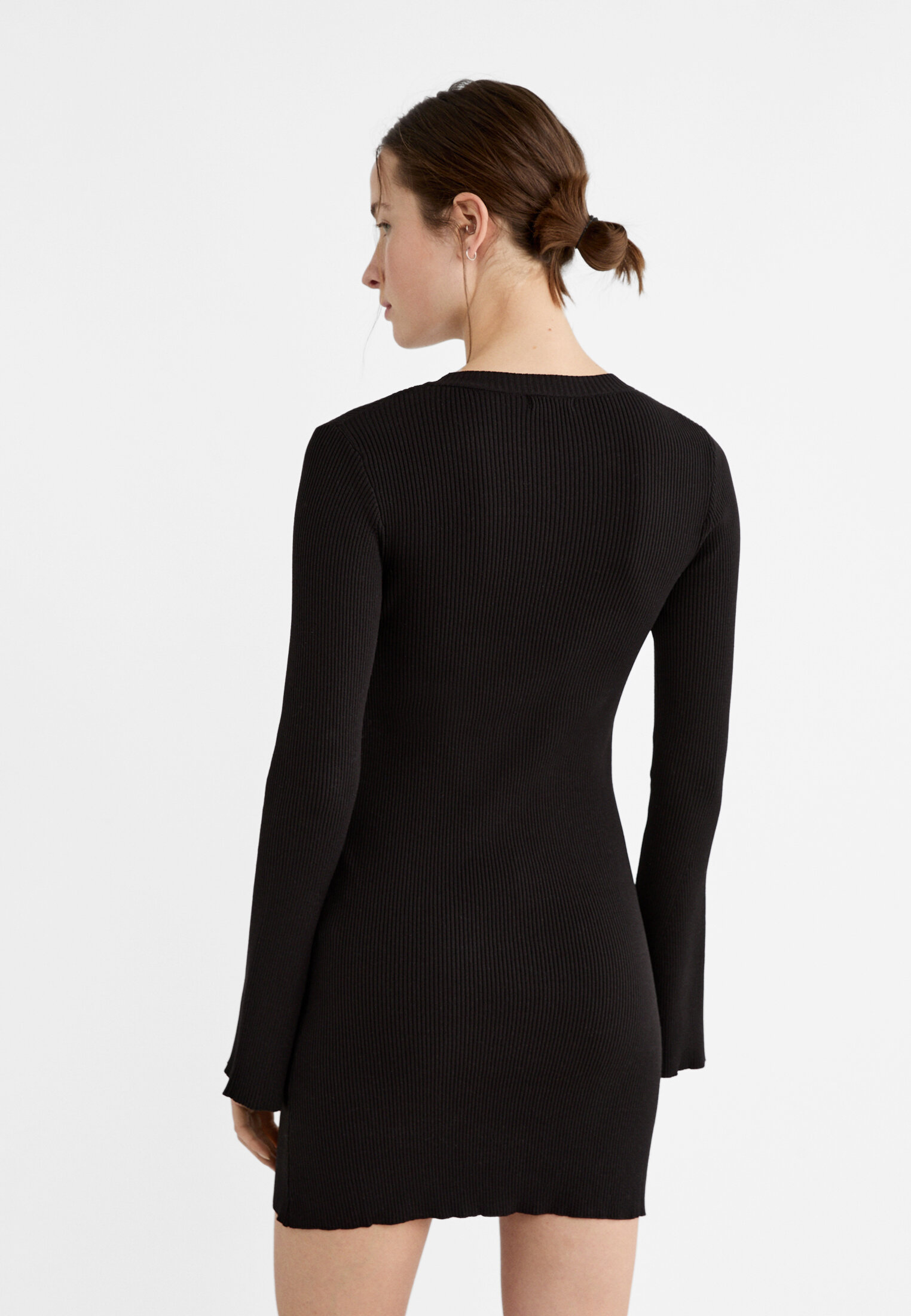 Vestido negro corto online stradivarius