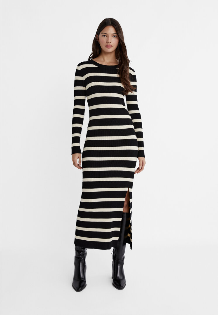 Stradivarius Langes gestreiftes Trikotkleid mit Schlitz Schwarz M