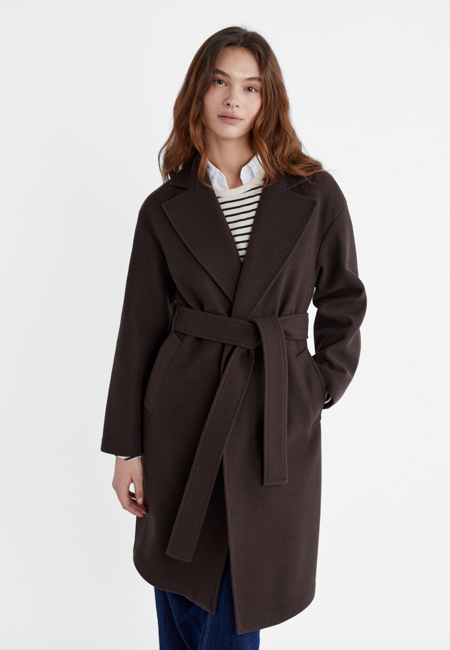 Coat with store belt