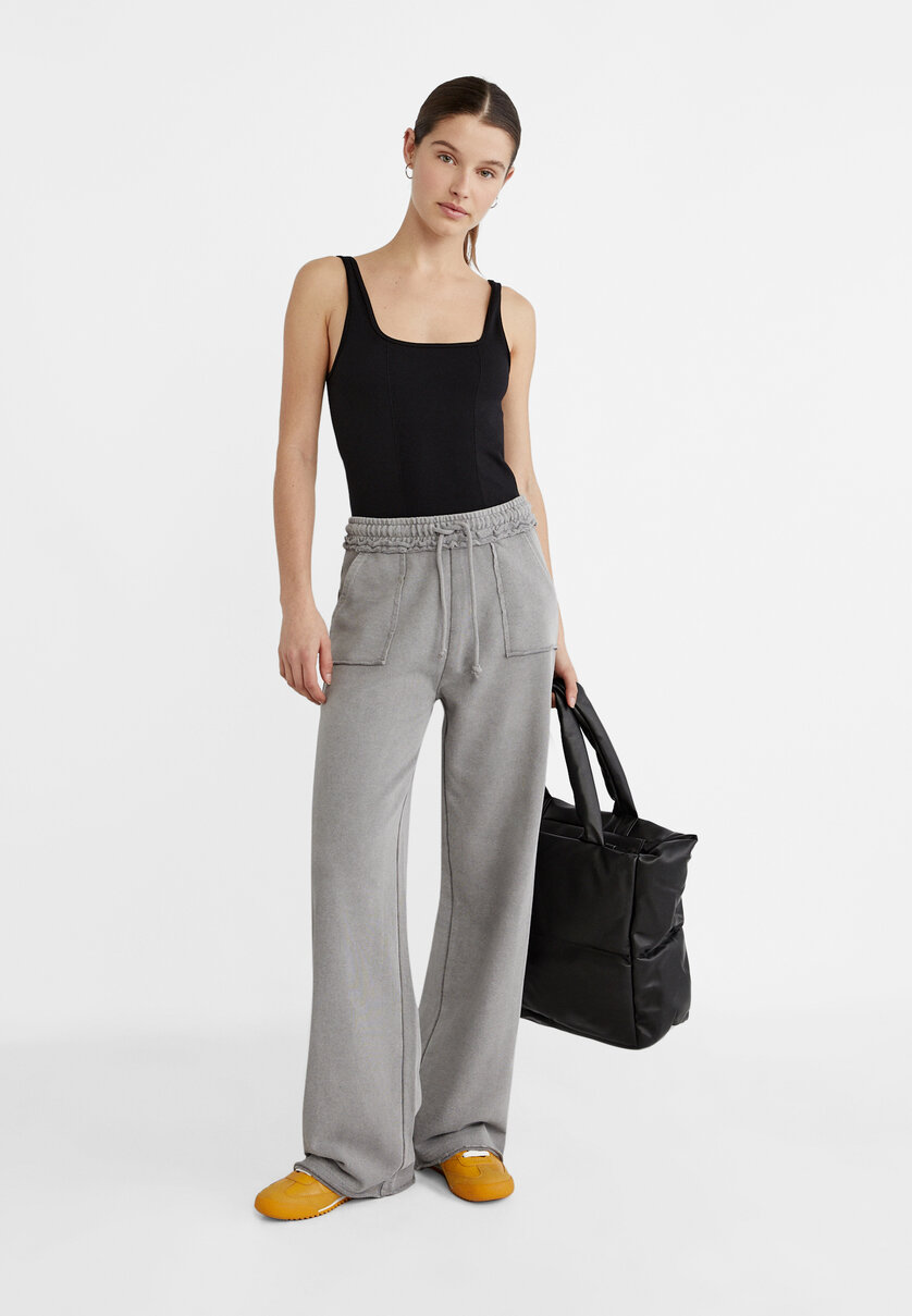 Frayed trousers with pockets