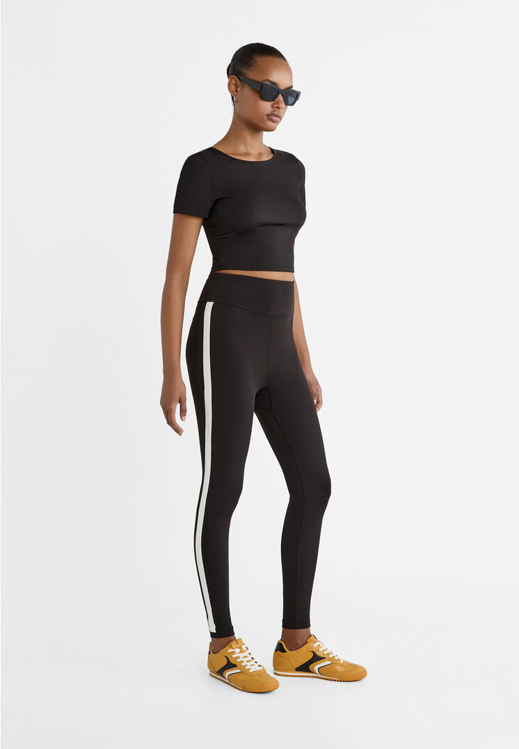 

Stradivarius Sportleggins Sculpt Seitenstreifen Schwarz M