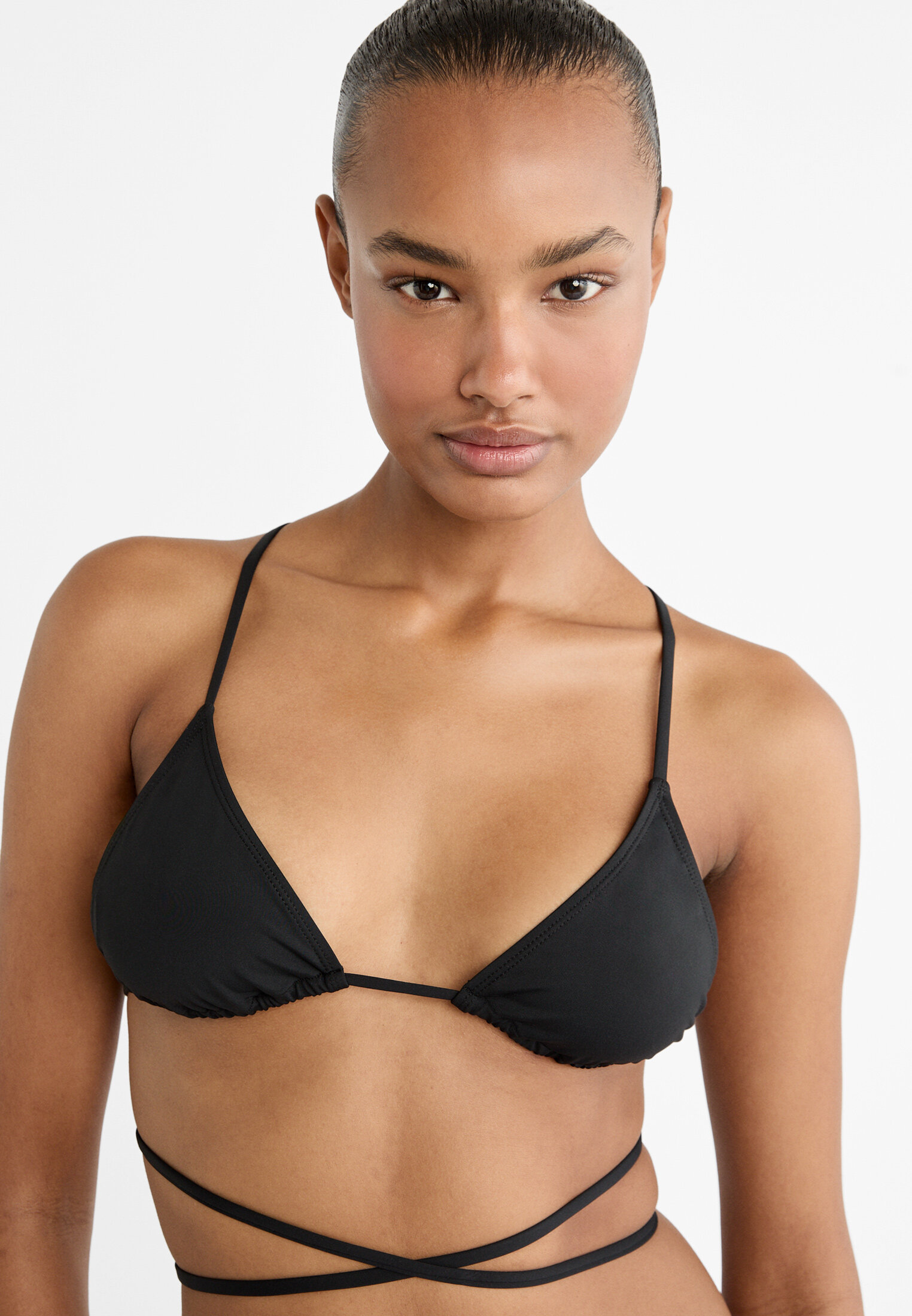 Top bikini tiras cruzadas Stradivarius Espa a