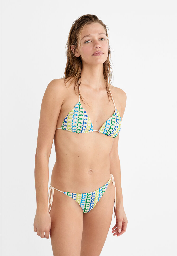 Stradivarius Bikinihöschen in Häkeloptik Mittelblau XL