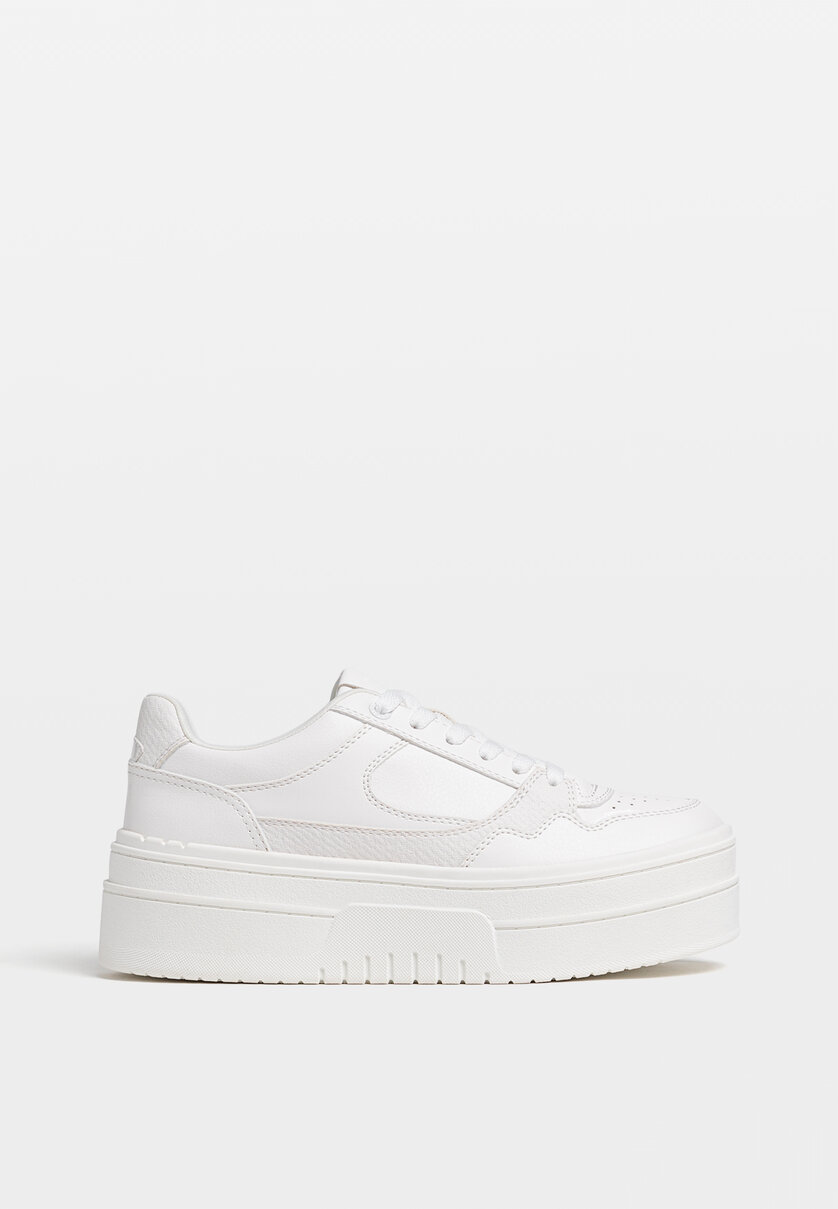 Casual white flatform trainers