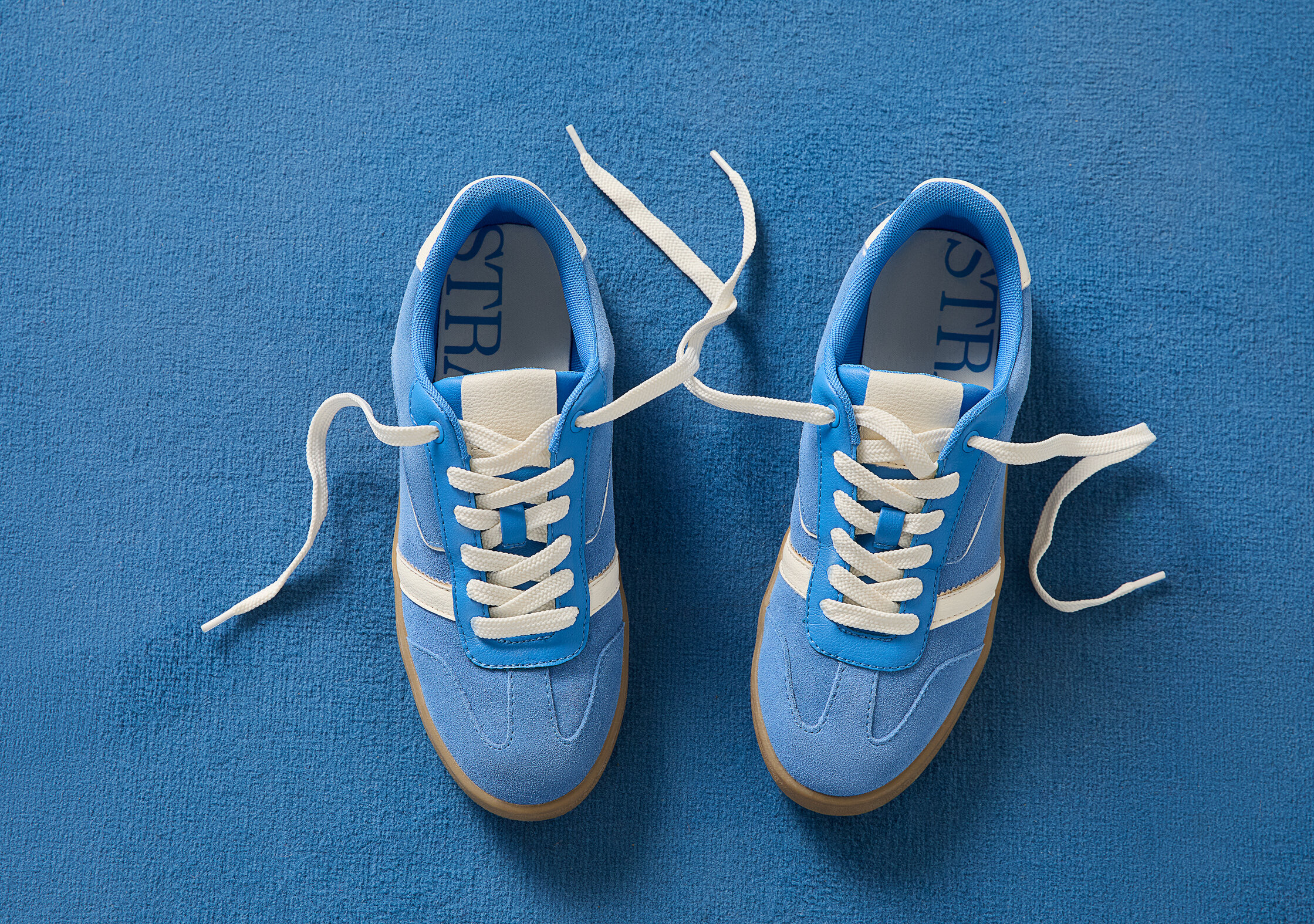 Tenis blancos sales mujer stradivarius