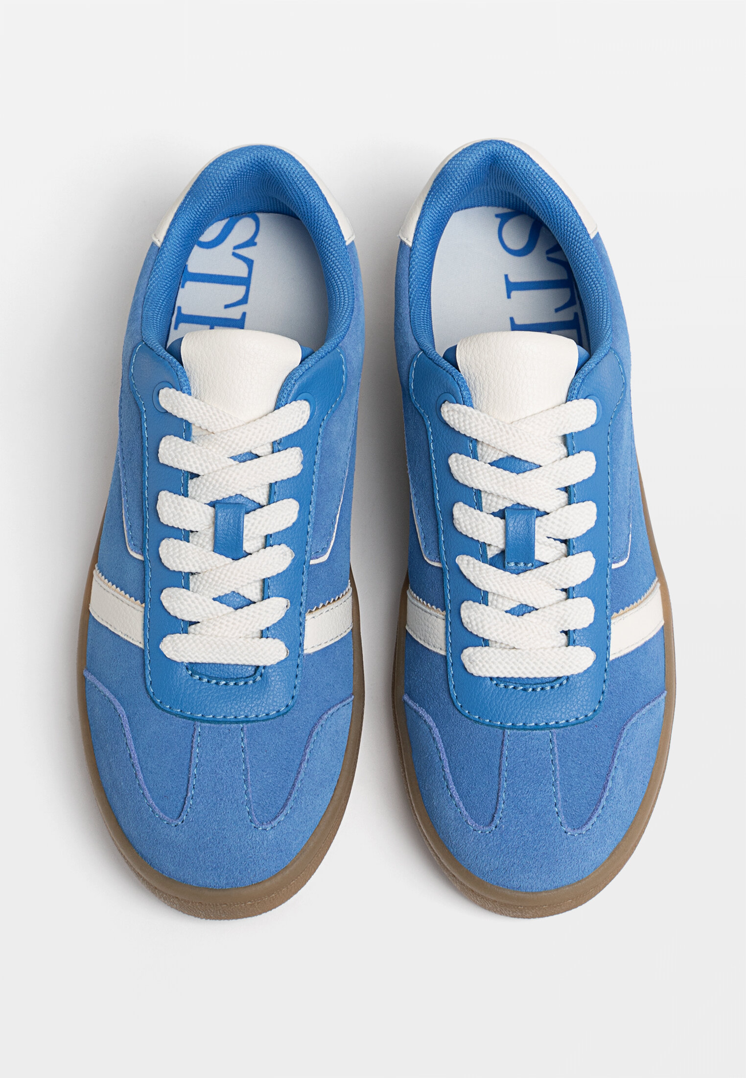 Tenis blancos sales mujer stradivarius
