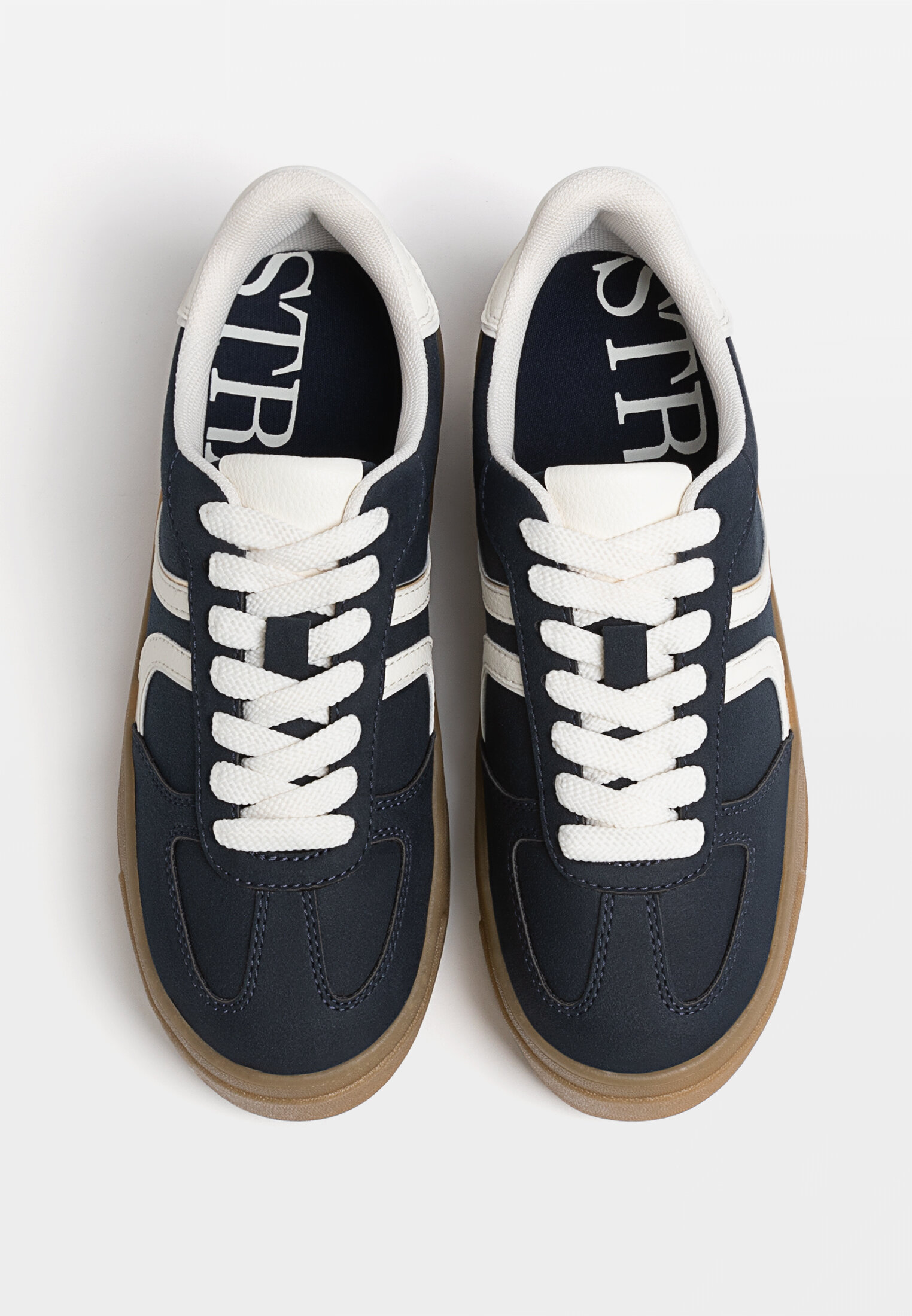 Flatform trainers