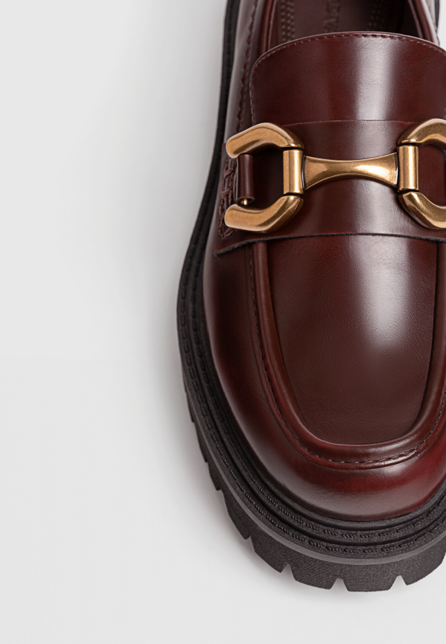 Mocasines detalle track