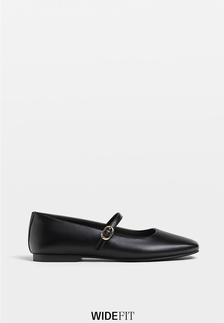 

Stradivarius Ballerinas mit Riemchen und Schnalle SCHWARZ 35