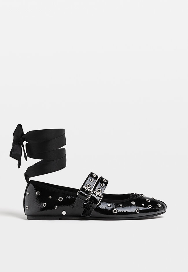 Stradivarius Ballet flats with studded straps  BLACK  8