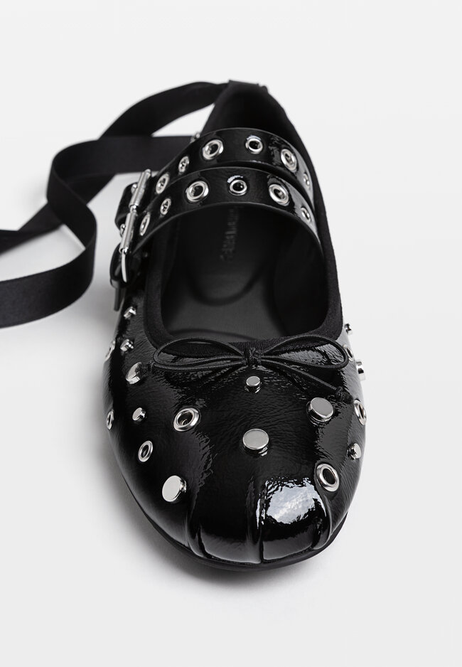 Stradivarius Ballet flats with studded straps  BLACK  8