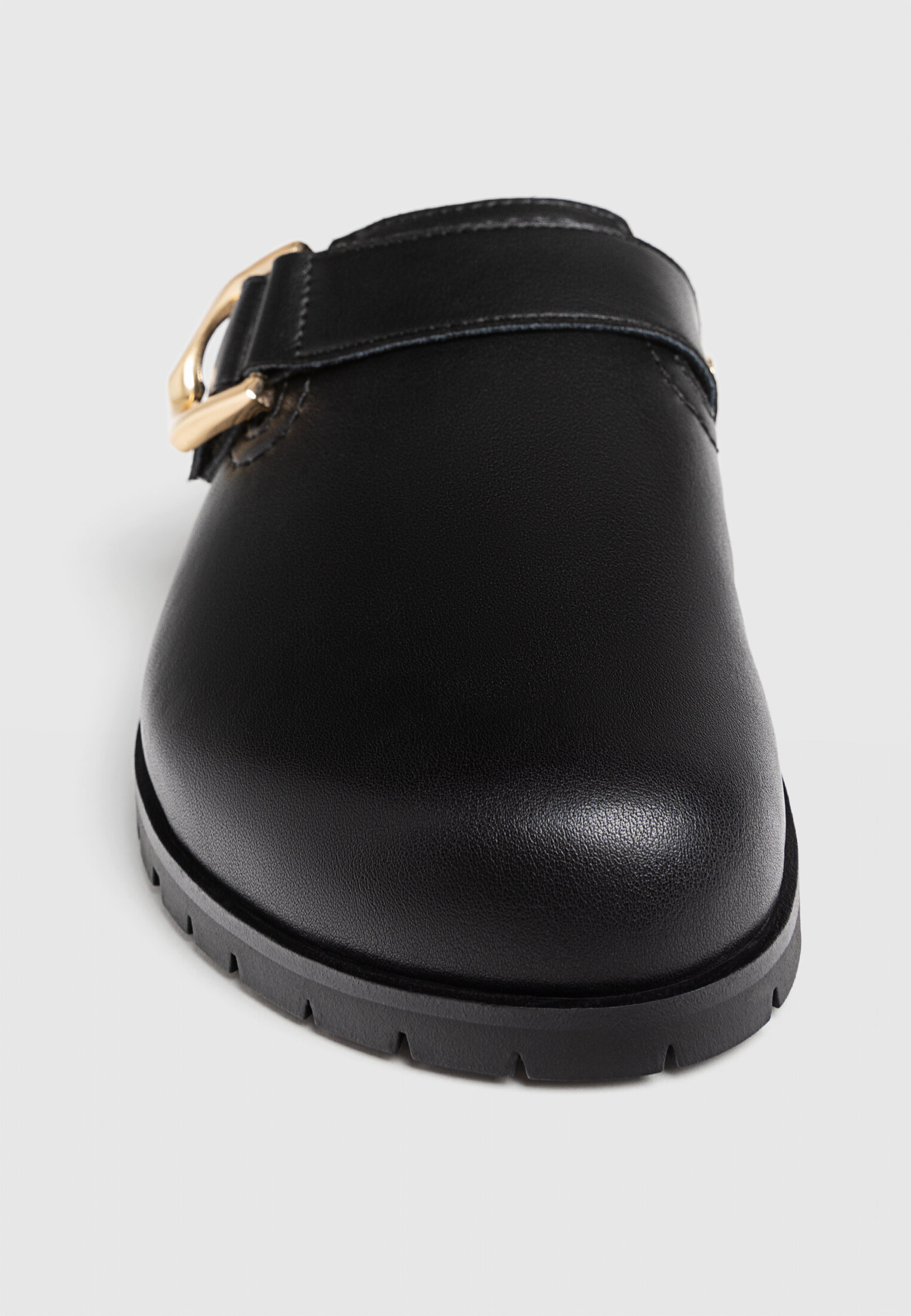 Leather clogs with buckle details