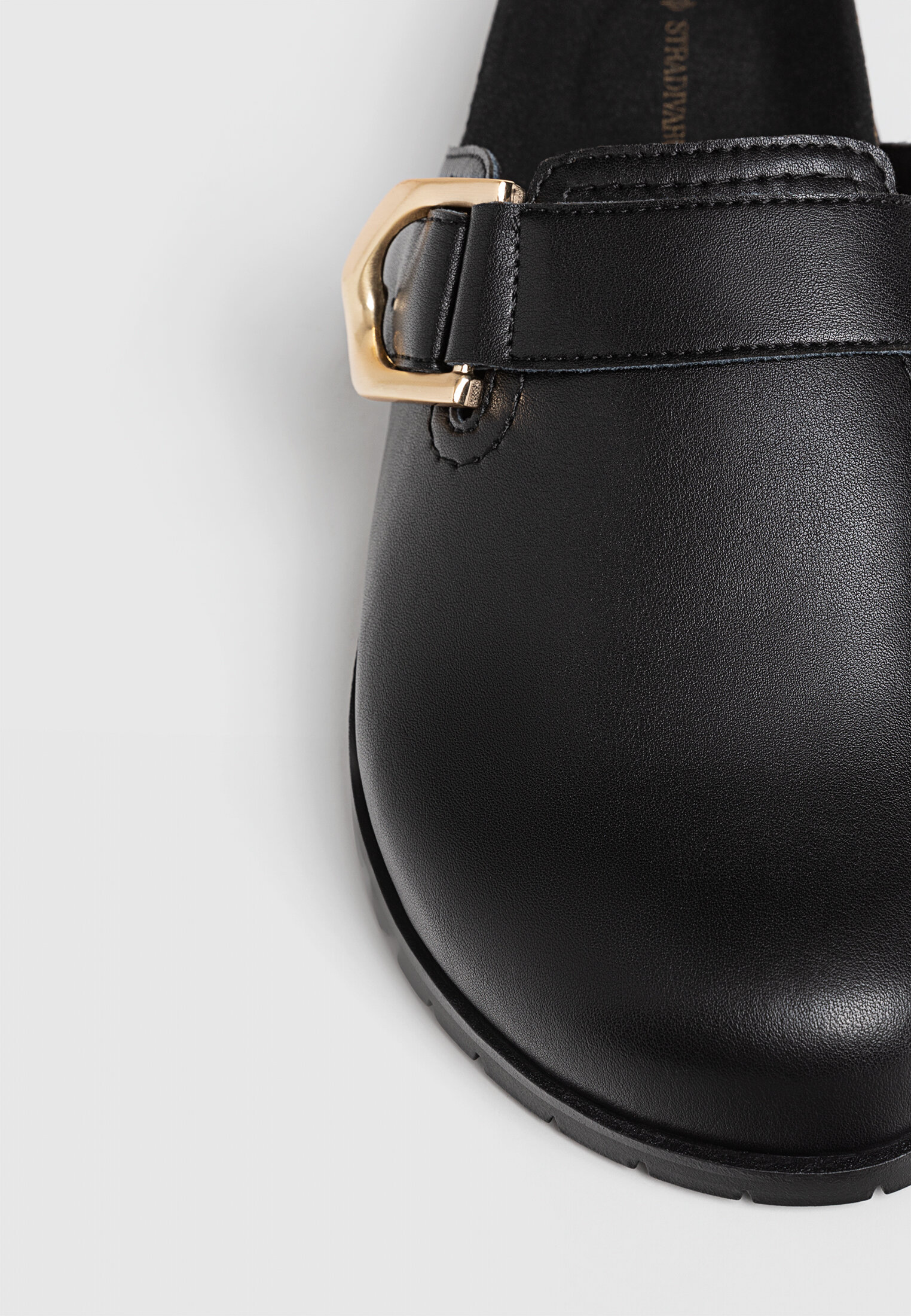Leather clogs with buckle details Women s fashion Stradivarius