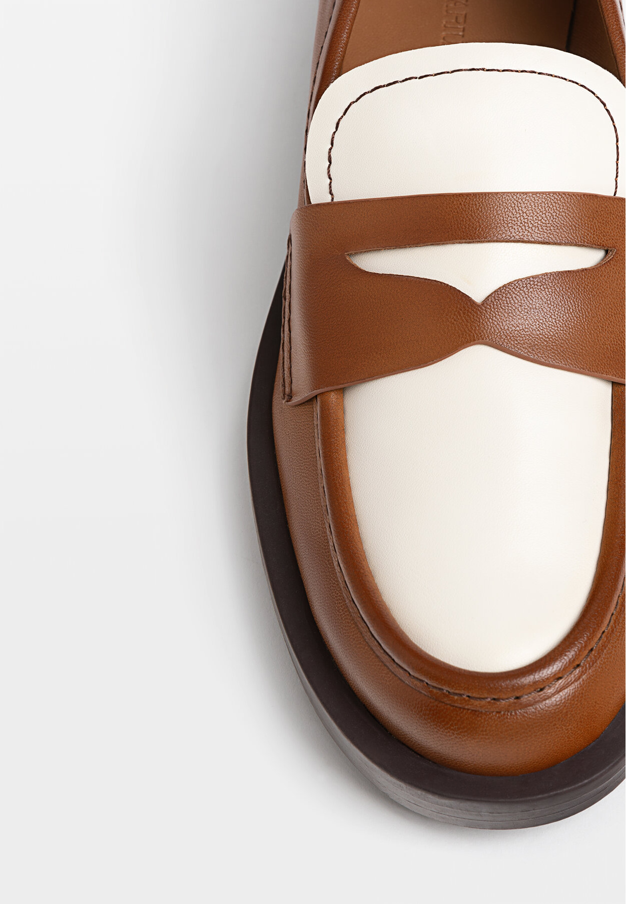 Zapatos planos hot sale mujer stradivarius