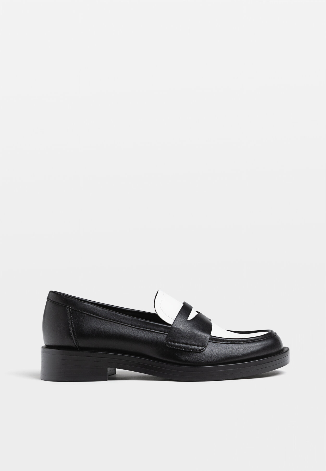 Mules discount tressées stradivarius