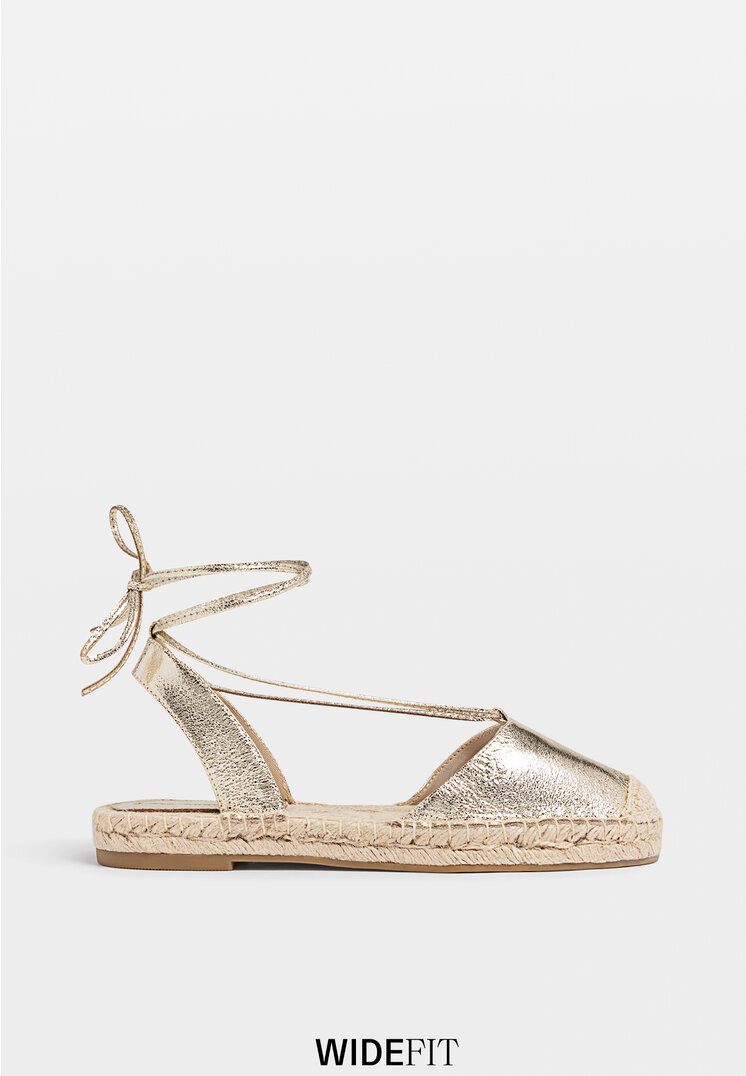 Stradivarius Espadrillas metallizzate allacciatura  ORO 38