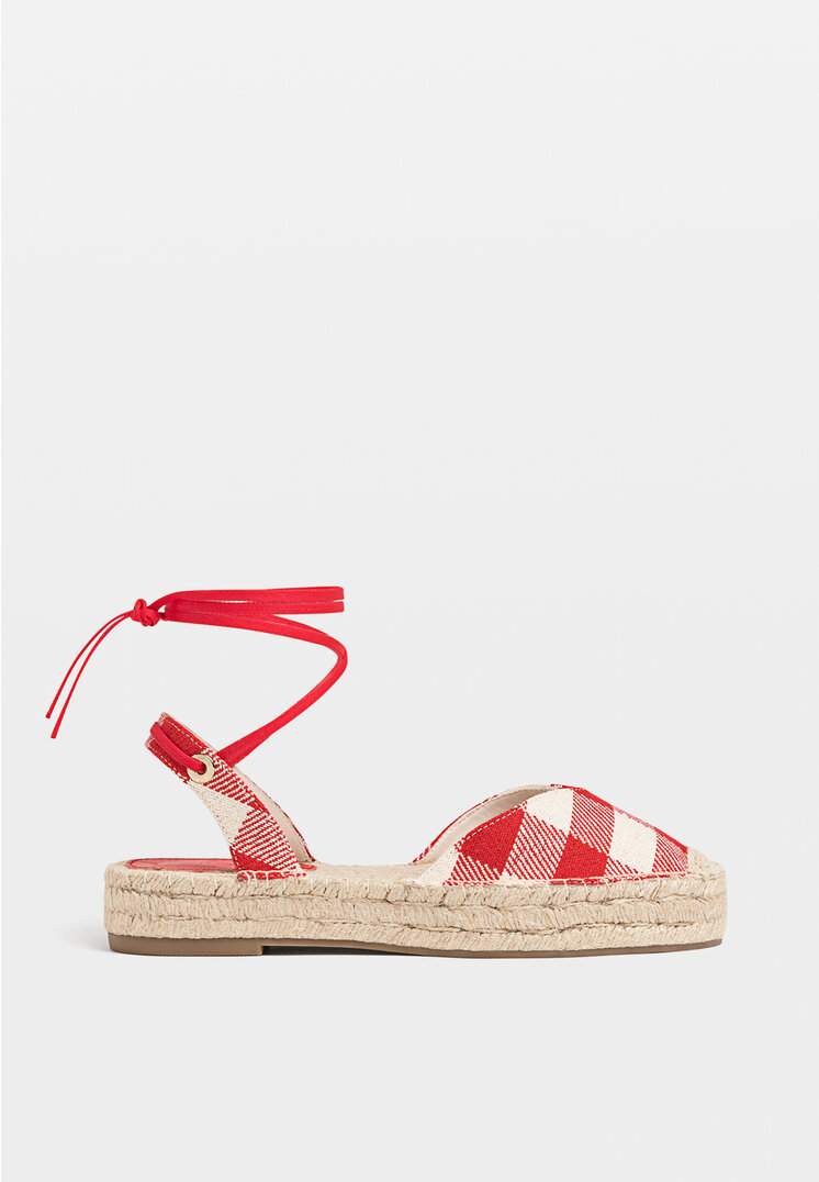 

Stradivarius Karierte Espadrilles mit Schnürung ROT 36