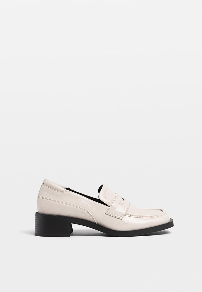 Stradivarius loafers with strap écru