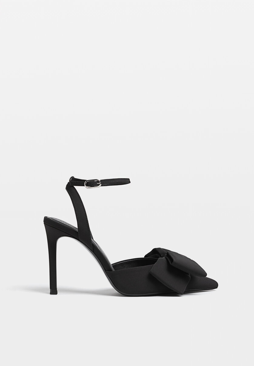 Heeled shoes with bow detail